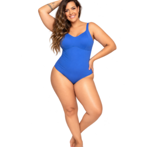 modelo curvilínea em fato de banho azul capa